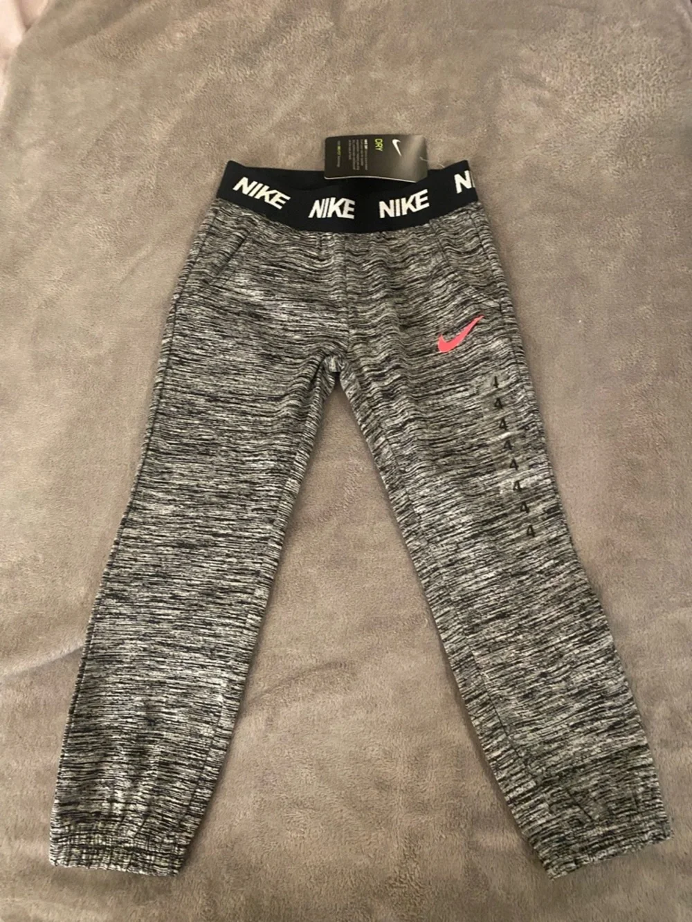 Nike Girls Active Set - Black Hoodie, Gray Top & Heathered pants - Picture 9 of 9
